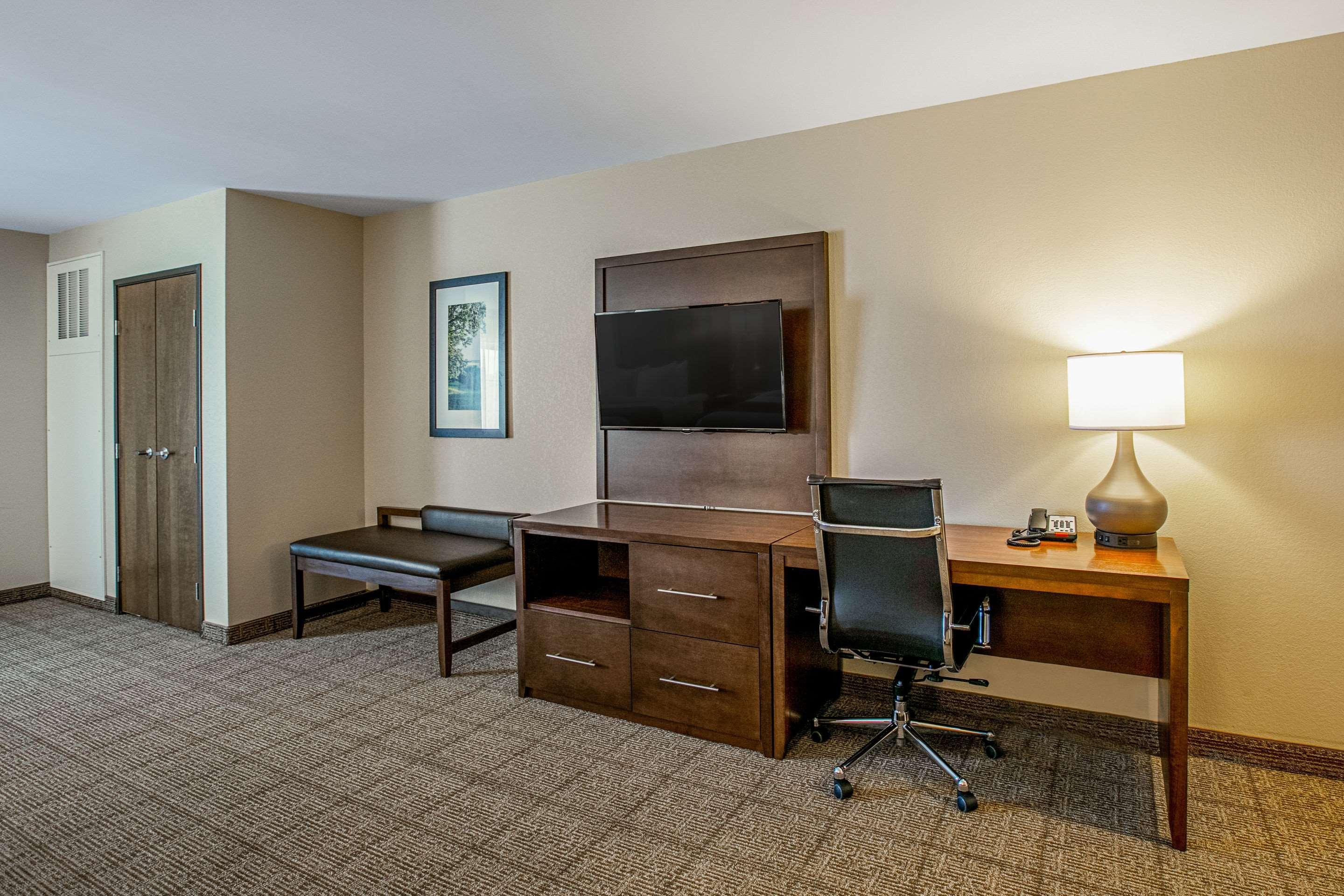 Comfort Suites Fishkill Near Interstate 84 Exterior photo