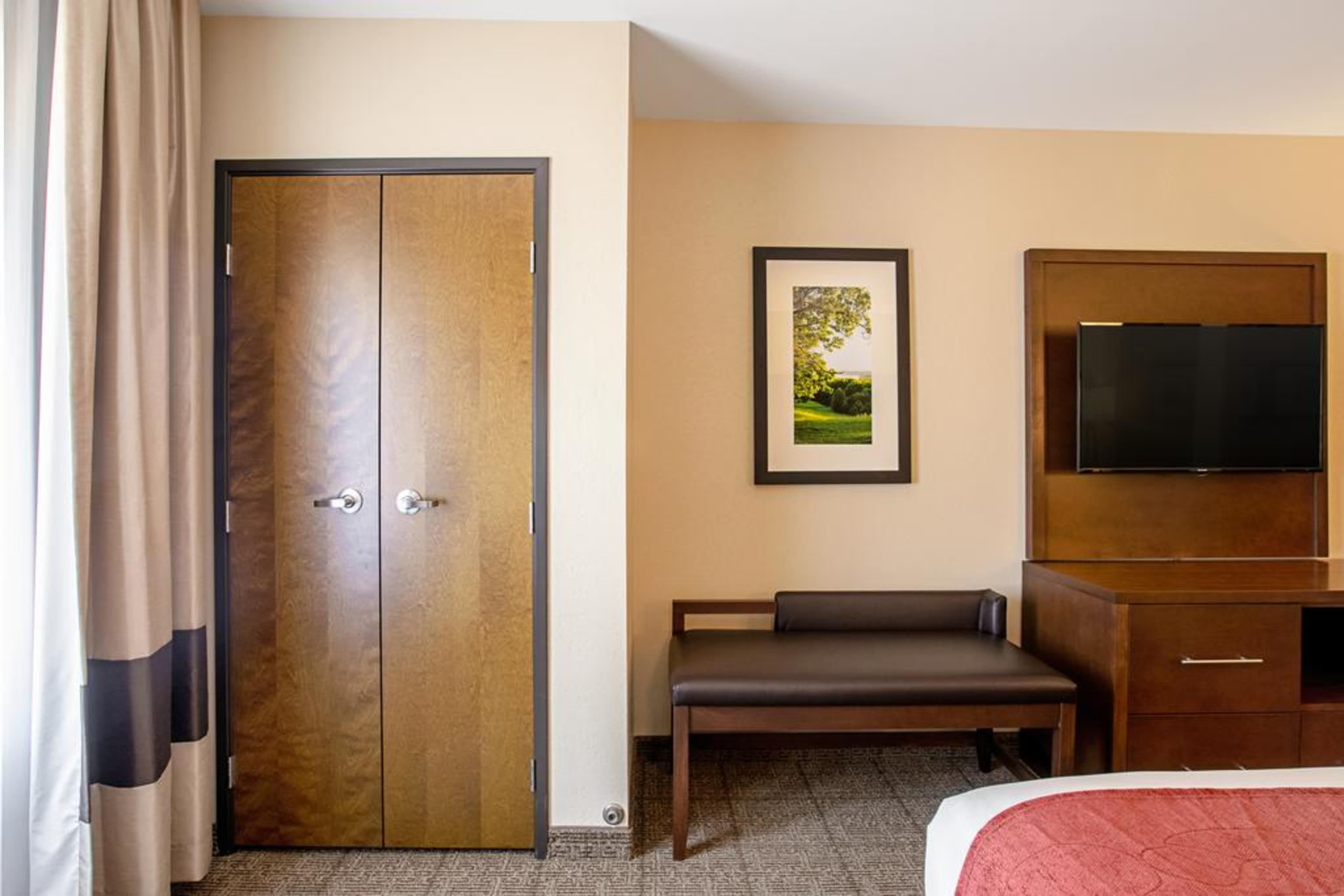 Comfort Suites Fishkill Near Interstate 84 Exterior photo