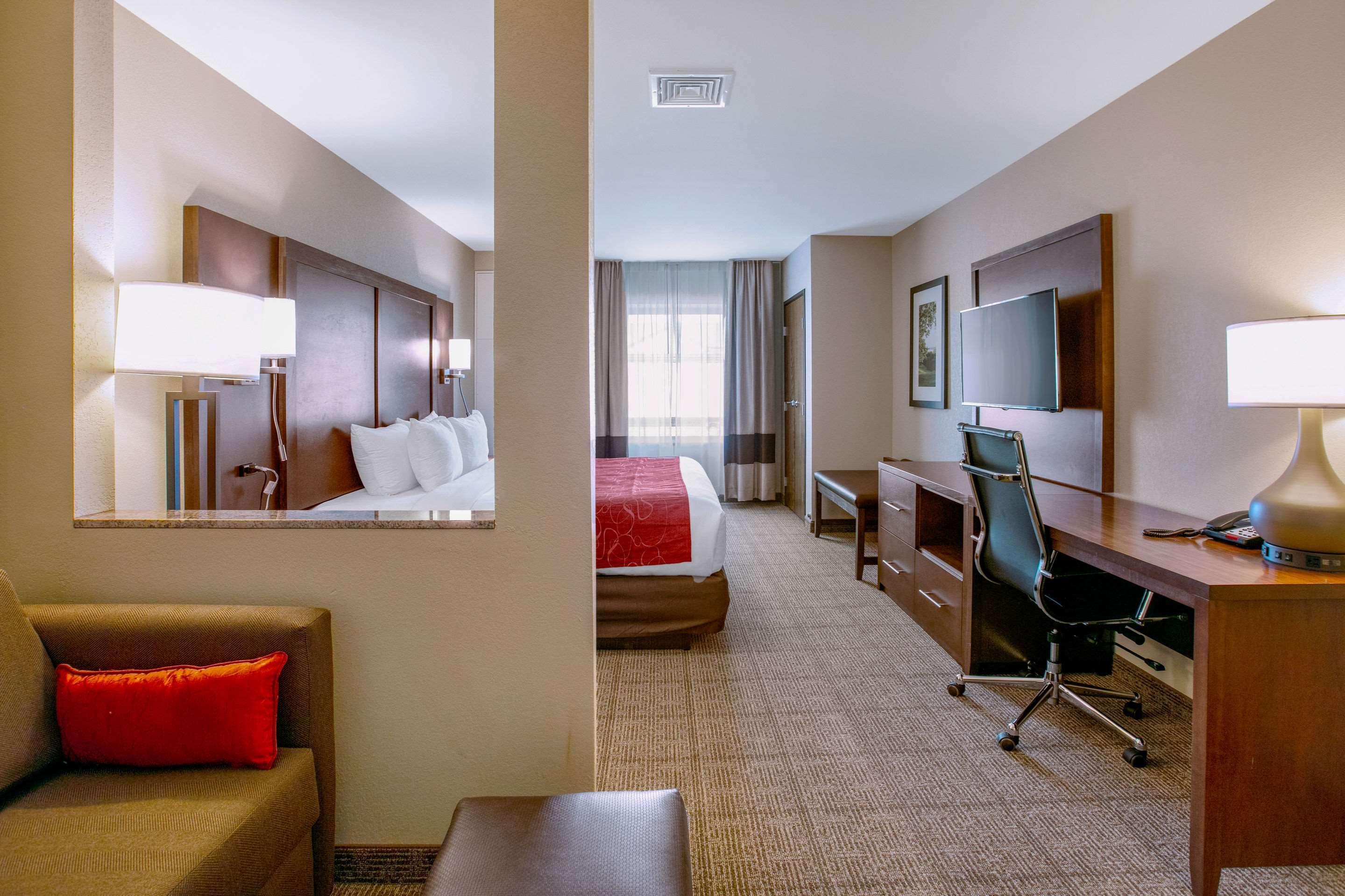 Comfort Suites Fishkill Near Interstate 84 Exterior photo