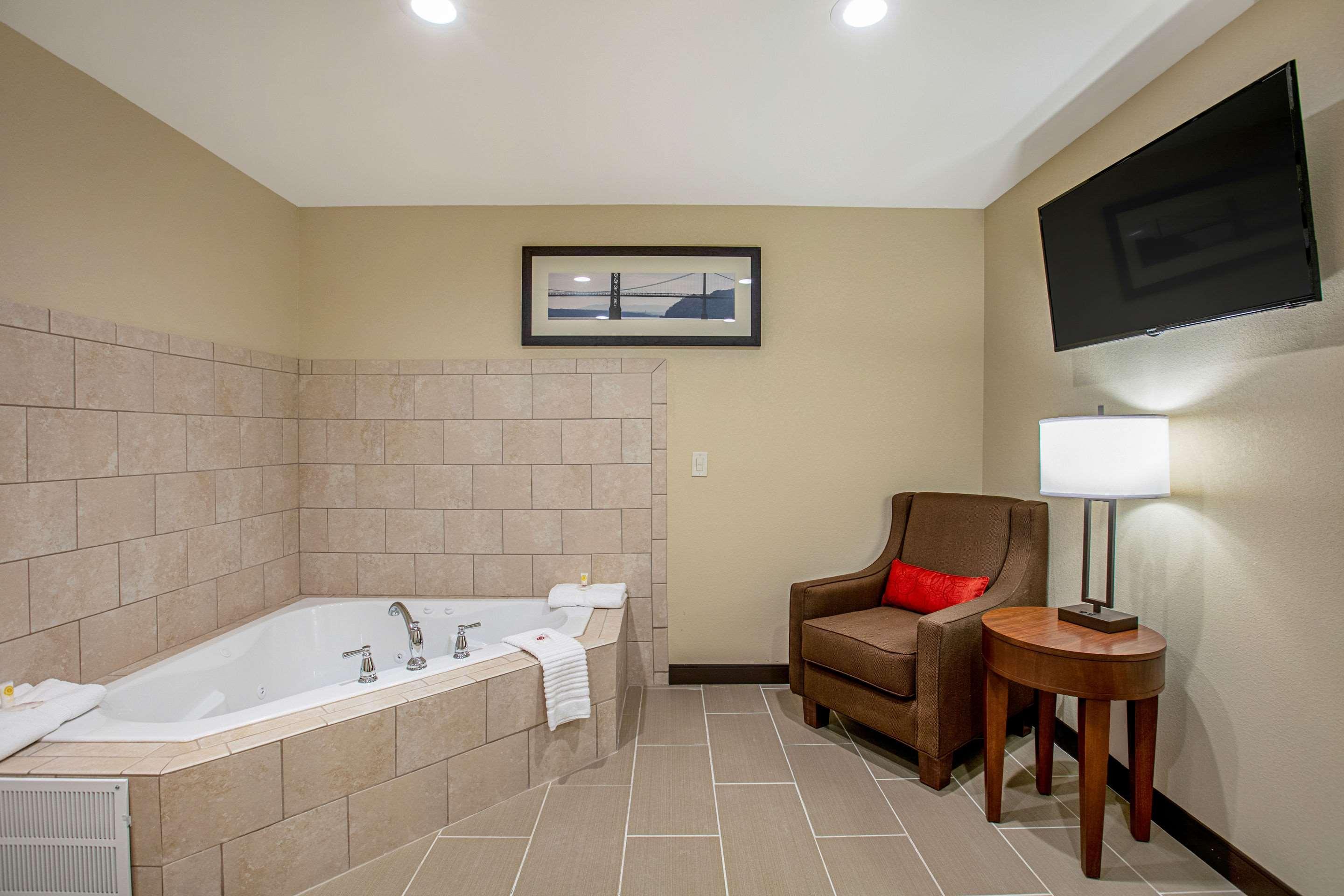 Comfort Suites Fishkill Near Interstate 84 Exterior photo
